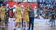 Ketua Perbasi Kota Tangerang Andri S Permana (kanan) bersama Kapten tim Dewa United Banten Kaleb Ramot Gemilang di Gor Damyati Kota Tangerang beberapa waktu lalu.